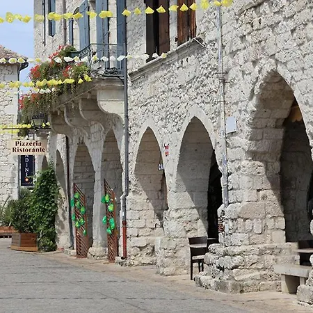 Holiday home Maison De Lolivier, Beautiful Townhouse With Private Courtyard