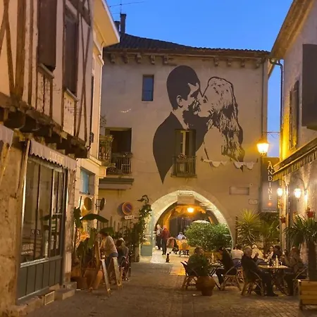 Maison De Lolivier, Beautiful Townhouse With Private Courtyard Holiday home *
